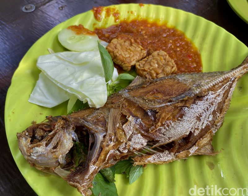 Ikan kue goreng hingga sayur asem sedap di Warung Senopati
