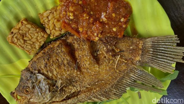 Maknyus! Di Senopati Ada Warung Ikan Goreng yang Punya Sambal Nagih