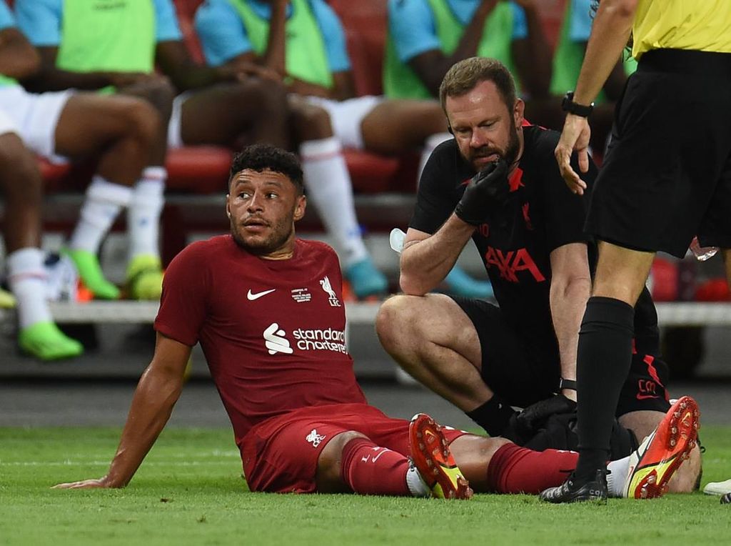 Oxlade-Chamberlain Cedera Lagi, Absen Lama Lagi Oxlade-Chamberlain Cedera Lagi, Absen Lama Lagi