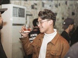 Ardhito Pramono Sedih Gitarnya Remuk Usai Naik Pesawat