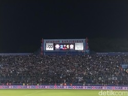 Arema FC Raih Kemenangan Pertama