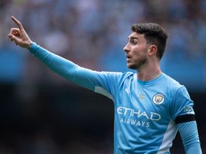 Aymeric Laporte Sentil Arsenal dengan Meme The Rock