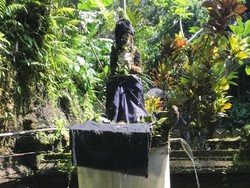 Desa Adat Kubontingguh Produksi Air Kemasan dari Beji Pura Puseh