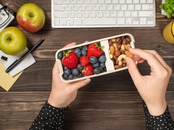 5 Cara Mudah Kendalikan Keinginan Makan Berlebih