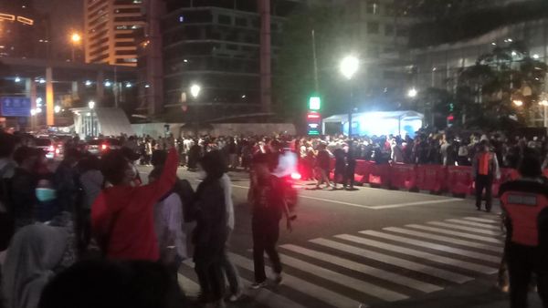 Citayam Fashion Week Dijaga Petugas, Dilarang Catwalk di Zebra Cross!