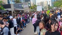 Situasi Sore Ini di Citayam Fashion Week: Model Dadakan Catwalk di Trotoar