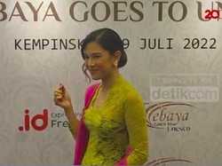Dian Sastro Tantang Anak Nongkrong Citayam Fashion Week Berkebaya