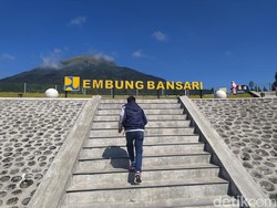 Menikmati Eloknya Pemandangan 7 Gunung dari Embung Bansari Temanggung