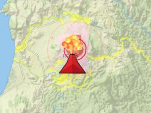 Gunung Ibu di Maluku Utara Erupsi
