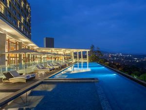 7 Hotel di Bandung yang Punya Kolam Renang Air Hangat