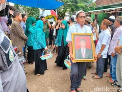 Dibunuh saat Akan Salat, Kades di Tulung Selapan Dimakamkan Secara Kedinasan