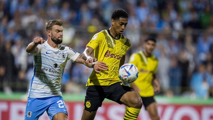 MUNICH, GERMANY - JULY 29: Jude Bellingham of Borussia Dortmund in action during the DFB Cup: First Round match between TSV 1860 München v Borussia Dortmund at the Stadion an der Gruenwalder Straße on July 29, 2022 in Munich, Germany. (Photo by Alexandre Simoes/Borussia Dortmund via Getty Images)