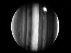 Teleskop James Webb Tangkap Gambar Jupiter Bercahaya Indah