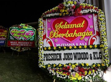 Karangan Bunga Banjiri Lokasi Resepsi Putri Anies