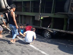 Sebelum Tewas, Korban Tertimpa Truk Sempat Diajak Pria Misterius Berselawat