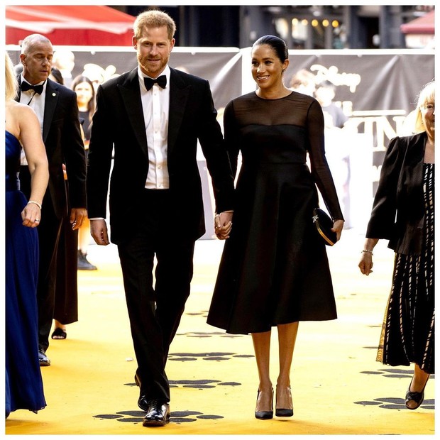 Meghan Markle dengan Clutch dari Gucci Meghan Markle