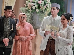 Momen Romantis Mutiara Baswedan dan Ali Alhuraiby Berdansa di Pesta Nikah