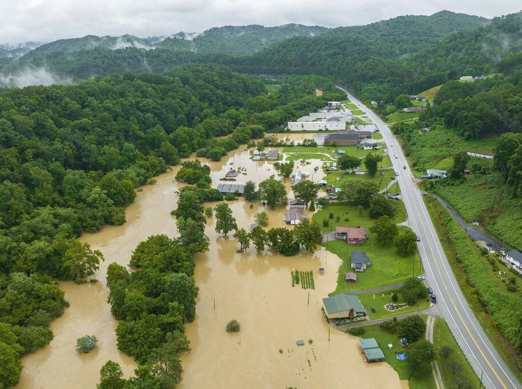 Penampakan Banjir yang Tewaskan Belasan Orang di Kentucky