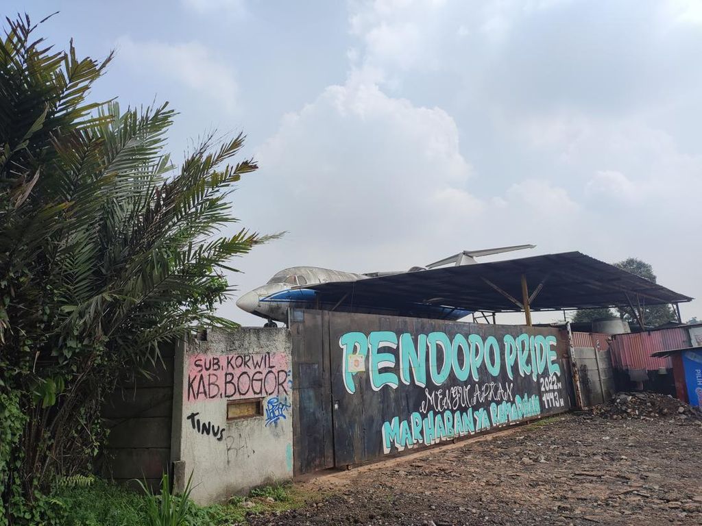 Penampakan Penampungan Bangkai Pesawat di Kemang Bogor Usai Disegel Penampakan Penampungan Bangkai Pesawat di Kemang Bogor Usai Disegel