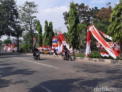 Berharap Cuan dari Penjualan Bendera di Purwakarta
