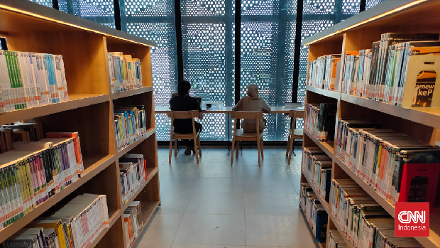 Perpustakaan Taman Ismail Marzuki (TIM) belakangan mencuri perhatian warga Jakarta. Bukan koleksi buku yang dibicarakan, melainkan desainnya yang estetik dan beda.