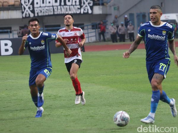 Momen Duel Persib Bandung Vs Madura United