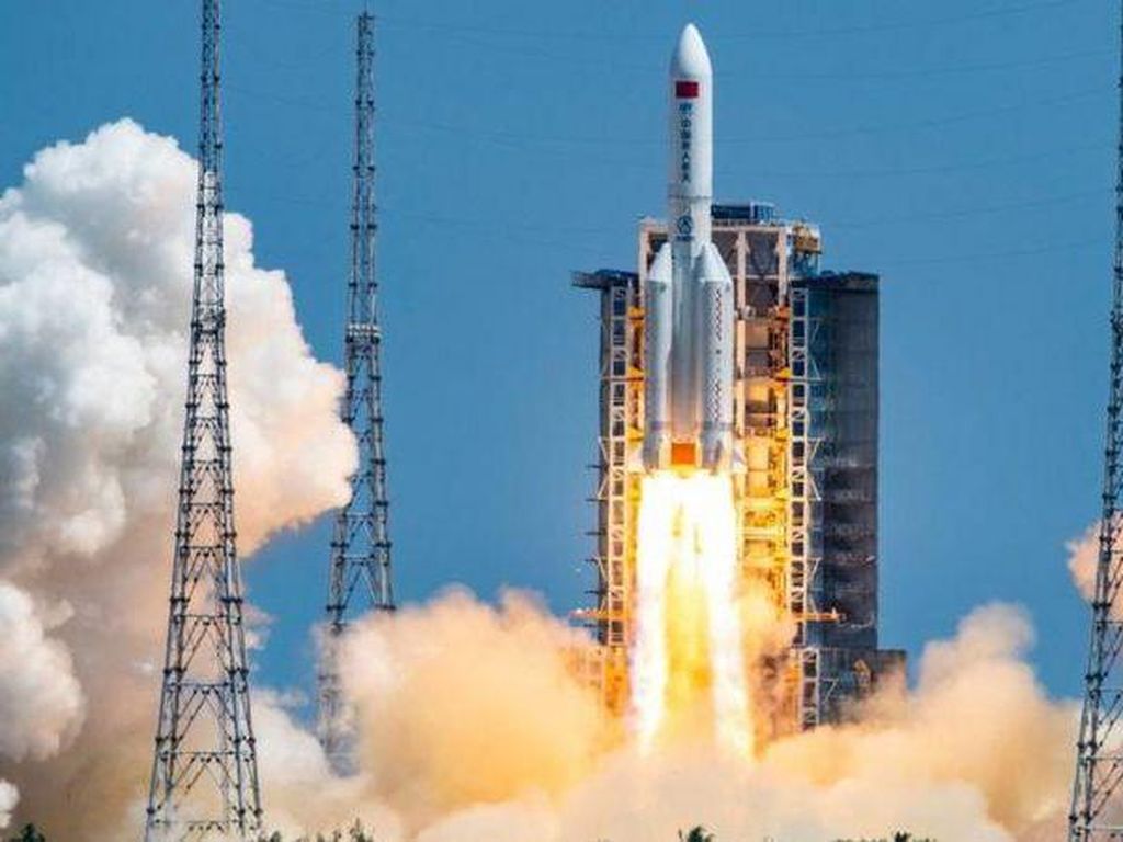 Roket China Picu Kekhawatiran Soal Re-entry Tak Terkendali ke Bumi