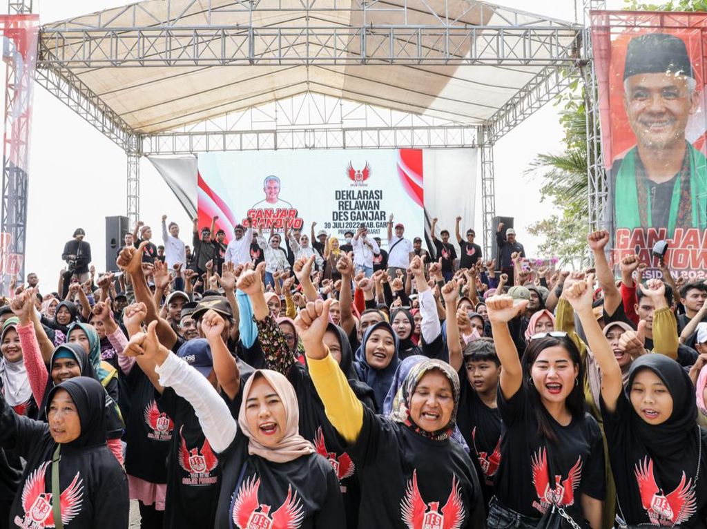 Warga Desa di Garut Dukung Ganjar Pranowo Jadi Presiden RI 2024 Warga Desa di Garut Dukung Ganjar Pranowo Jadi Presiden RI 2024