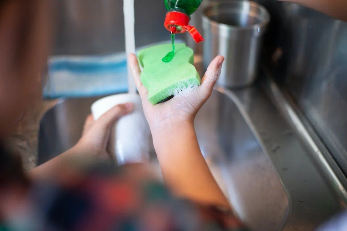 Stop kebiasaan malas ganti spons cuci piring! Ini bahayanya untuk kesehatan/Foto: pexels.com/Kampus Production