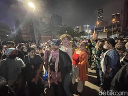 Suasana Catwalk Citayam Fashion Week Tetap Ramai Meski di Trotoar