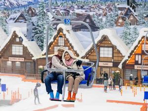 Tak Cuma Main Salju, Sederet Permainan Seru Ada di Trans Snow World Surabaya