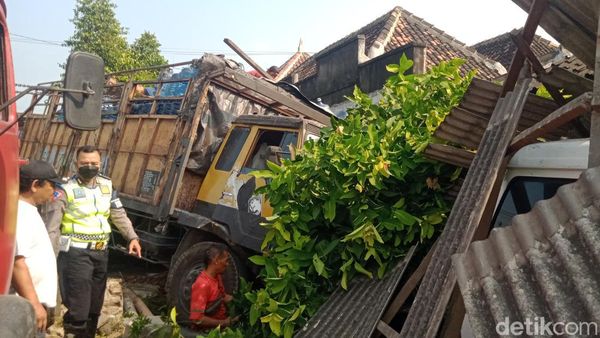 Penampakan Tronton Tabrak 2 Rumah Usai Kecelakaan Karambol di Klaten