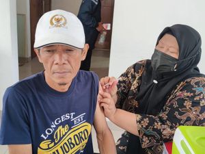 Polisi Gelar Razia Vaksin, Puluhan Warga Bogor Disuntik  di Tempat