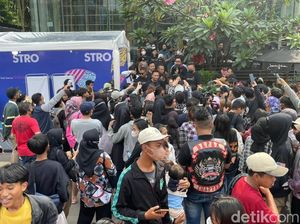 Jeje Slebew Muncul di Citayam Fashion Week, Penggemar Ramai Minta Foto Jeje Slebew Muncul di Citayam Fashion Week, Penggemar Ramai Minta Foto