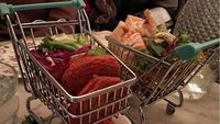 10 Penyajian Makanan Tanpa Piring Ini Malah Terlihat Ribet