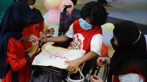 Antusias Anak-anak Berkebutuhan Khusus Saat Lomba Mewarnai