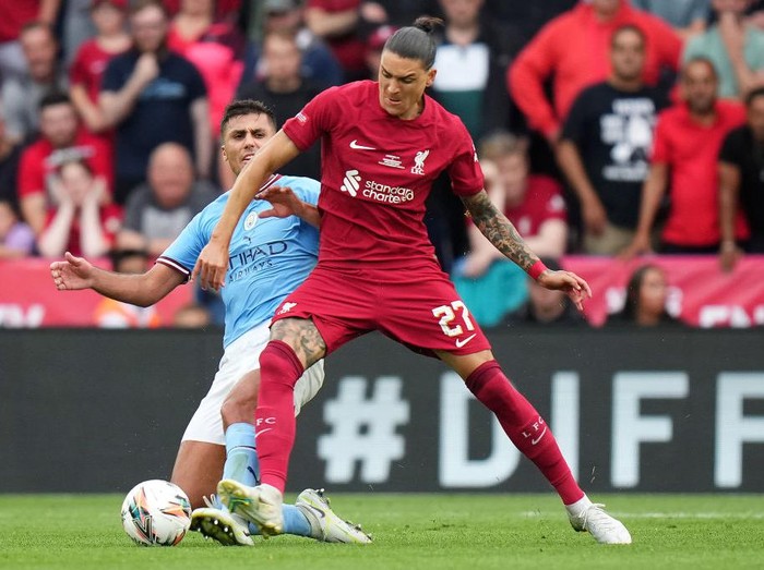 LEICESTER, ENGLAND - JULY 30: Darwin Nunez of Liverpool celebrates after the The FA Community Shield between Manchester City and Liverpool at The King Power Stadium on July 30, 2022 in Leicester, England. (Photo by Michael Regan - The FA/The FA via Getty Images)