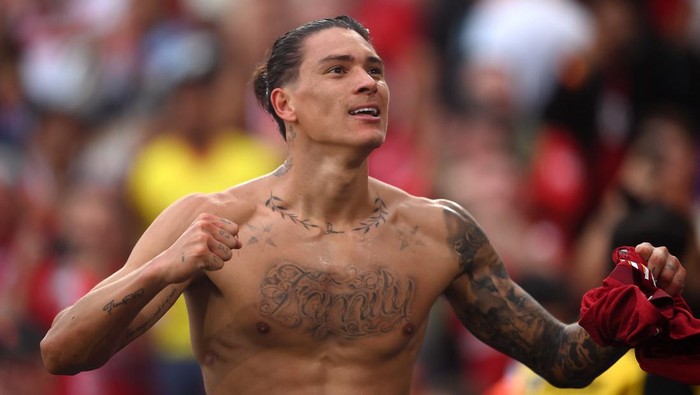 LEICESTER, ENGLAND - JULY 30: Darwin Nunez of Liverpool celebrates scoring their sides third goal during The FA Community Shield between Manchester City and Liverpool FC at The King Power Stadium on July 30, 2022 in Leicester, England. (Photo by Mike Hewitt/Getty Images)