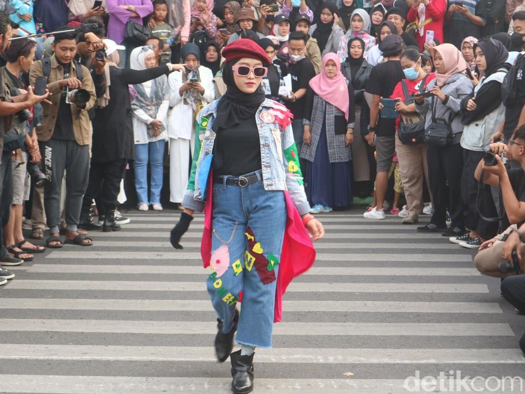 Citayam Fashion Week Dimanfaatkan untuk Sosialisasikan Angkutan Umum Masa Depan Citayam Fashion Week Dimanfaatkan untuk Sosialisasikan Angkutan Umum Masa Depan