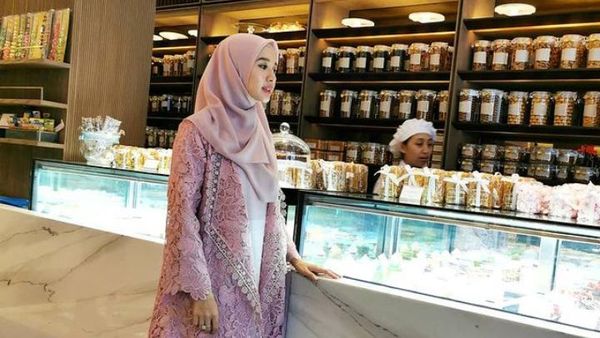Serunya Momen Laudya Cynthia Bella Pesta BBQ hingga Jajan Kue