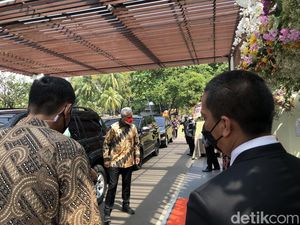 Bermasker Merah Putih, Ganjar Pranowo Hadiri Resepsi Putri Anies Baswedan