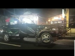 Penampakan Mobil Tertimpa Truk yang Tewaskan 3 Orang di Jember