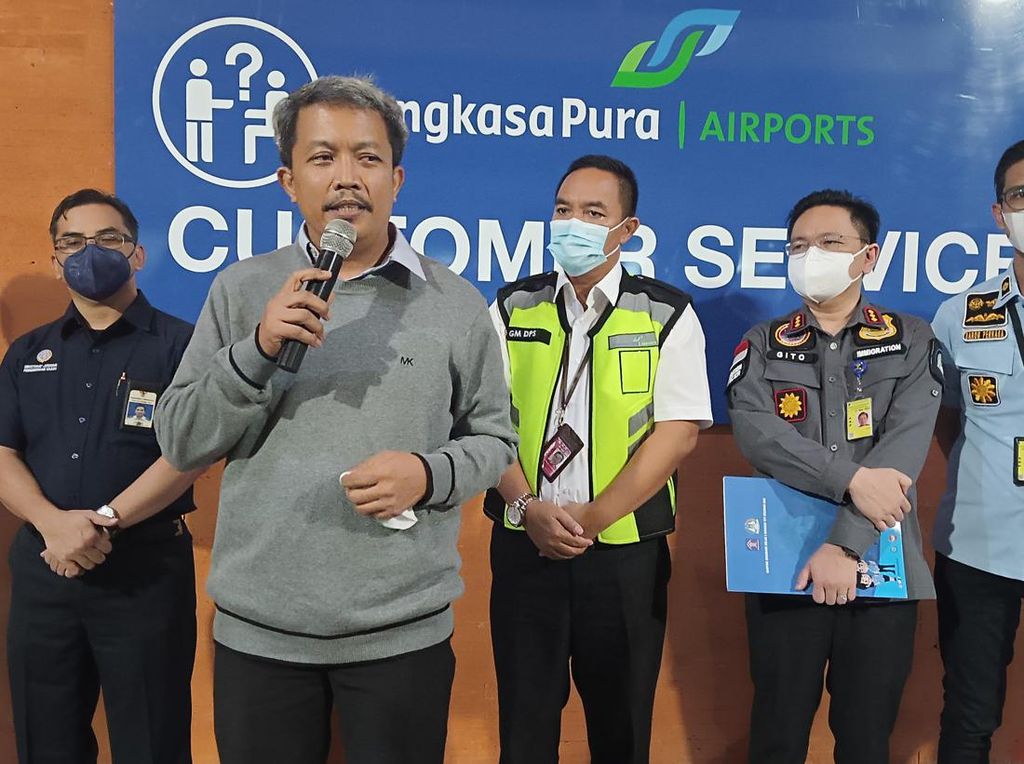 Wisman Keluhkan Antre di Bandara Diminta Tinggalkan Bali Sebelum 30 Hari