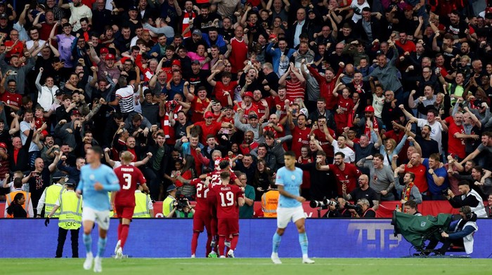 LEICESTER, ENGLAND - JULY 30: Mohamed Salah of Liverpool celebrates with teammates after scoring the the second goal of his team during The FA Community Shield between Manchester City and Liverpool FC at The King Power Stadium on July 30, 2022 in Leicester, England. (Photo by Alex Morton - The FA/The FA via Getty Images)