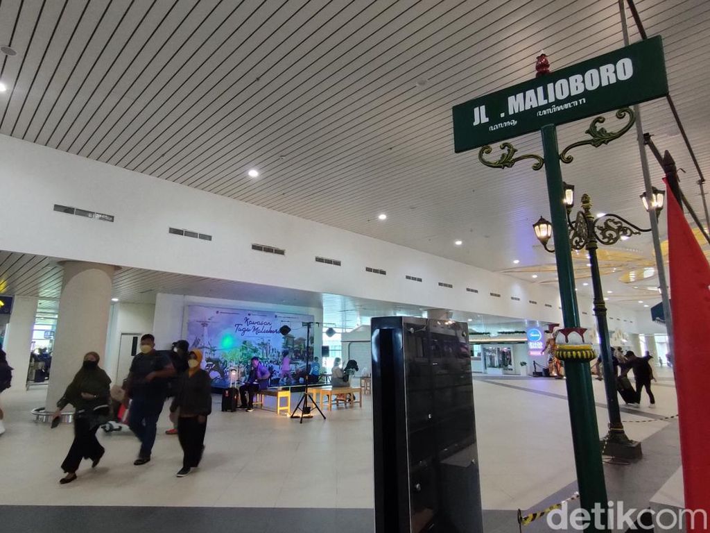 Penumpang Pesawat Mulai Stabil, Kawasan Tugu Malioboro YIA Ramai Pengunjung Penumpang Pesawat Mulai Stabil, Kawasan Tugu Malioboro YIA Ramai Pengunjung