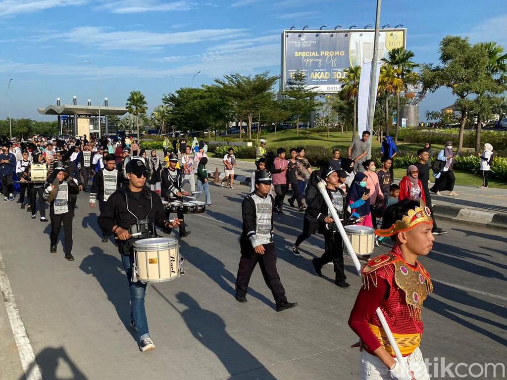 Marching Band SMKN 5 Makassar Iringi Peserta Jalan Sehat detikSulsel