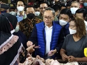 Mendag Zulhas Sidak Bahan Pokok di Pasar Wonokromo: Harga-harga Turun Banyak Mendag Zulhas Sidak Bahan Pokok di Pasar Wonokromo: Harga-harga Turun Banyak