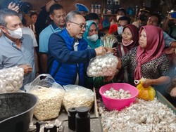 Sidak Malam di Surabaya, Mendag Kaget dengan Harga Bawang
