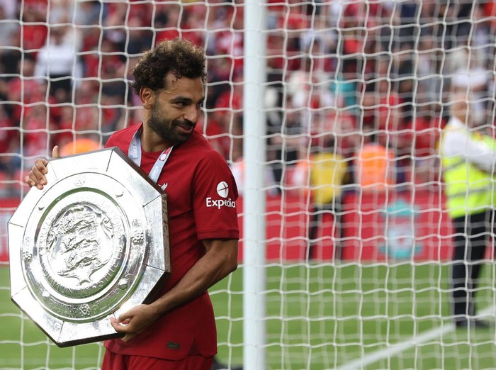 Liverpool's Egyptian midfielder Mohamed Salah celebrates with the trophy after winning the English FA Community Shield football match between Liverpool and Manchester City at the King Power Stadium in Leicester on July 30, 2022. - Liverpool won the Community Shield for the first time since 2006 as Darwin Nunez came off the bench to score his first competitive goal for the Reds in a 3-1 win over Manchester City. Trent Alexander-Arnold and Mohamed Salah were also on target for Jurgen Klopp's men as Erling Haaland's much-anticipated debut for City ended in defeat. (Photo by Nigel Roddis / AFP) (Photo by NIGEL RODDIS/AFP via Getty Images)