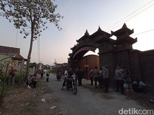 Izin Amburadul, Padepokan Gus Samsudin Ditutup Izin Amburadul, Padepokan Gus Samsudin Ditutup
